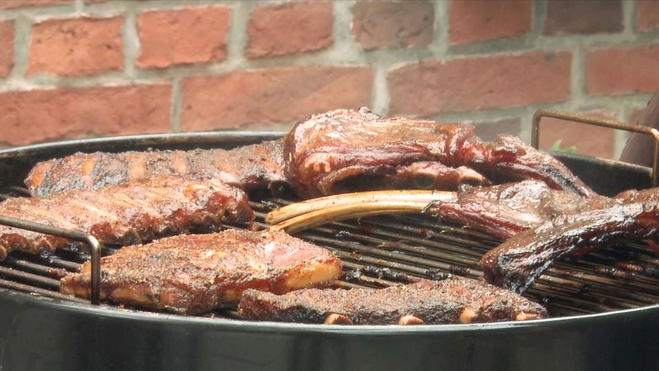 Salty Naked Ribs: Barbecue-Meister verrät: So gelingen seine Lieblings-Rippchen perfekt