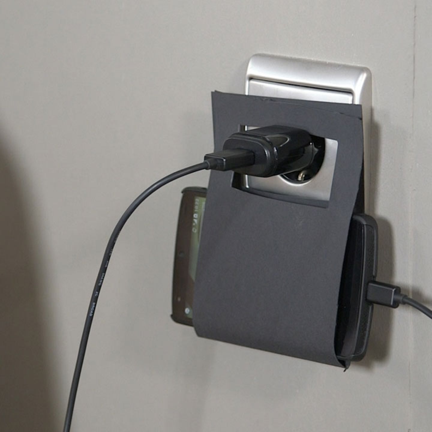"Life Hacks": So schützen Sie Ihr Handy vor schmutzigen Böden
