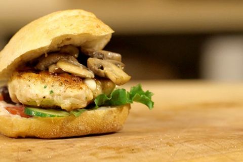 Schritt-für-Schritt-Anleitung: So gelingt ein köstlicher Chicken Burger
