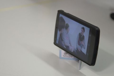 "Life Hacks": So bauen Sie einen Ständer fürs Handy