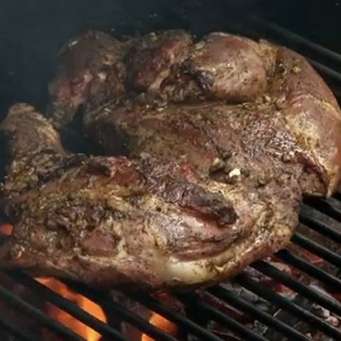 Grillen für Profis: Geduld und wenig Hitze: So gelingt die perfekte Lammkeule