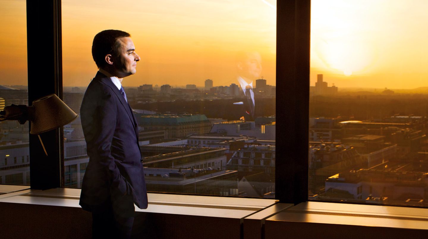 Berlin, Friedrichstraße 95. Die 16. Etage hat Lars Windhorst für seine Investmentfirma Sapinda gemietet, inklusive Blick auf den Reichstag aus seinem Büro.