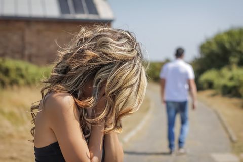 Nach anfänglicher großen Liebe - getrennte Wege gehen. 