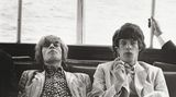 1966 gelang es Linda McCartney in New York, Brian Jones und Mick Jagger in einem Moment der Entspannung einzufangen.
