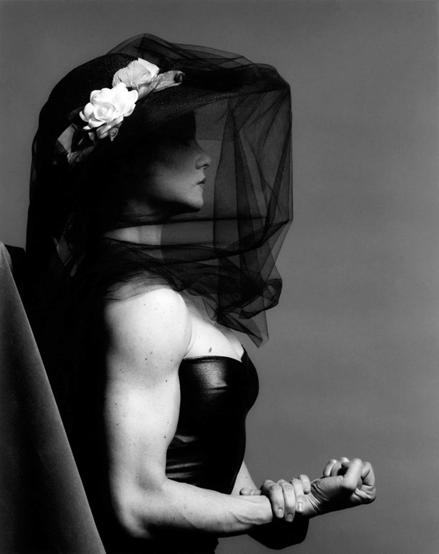 1980 lernte Mapplethorpe die Body-Builderin Lisa Lyon kennen, und fotografierte sie in den nächsten Jahren immer wieder. Diese Aufnahme entstand 1982.