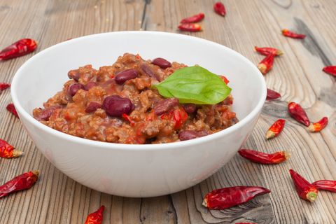Mit nur drei Zutaten und etwas Zeit kann man ein köstliches Chili zaubern