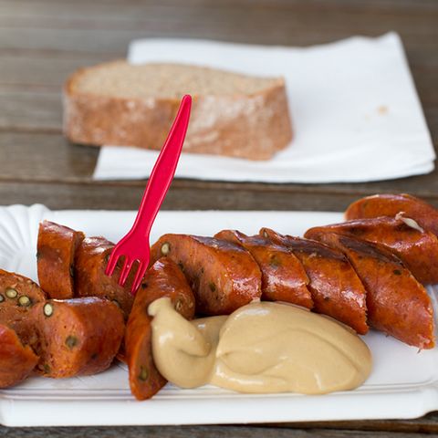 Kaum ein Grillfest ohne Wurst. Aber es gibt Unterschiede: Der neue Einkaufsführer für Fleisch und Wurst vom WWF zeigt, welches Fleisch empfehlenswert ist.