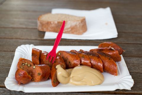 Kaum ein Grillfest ohne Wurst. Aber es gibt Unterschiede: Der neue Einkaufsführer für Fleisch und Wurst vom WWF zeigt, welches Fleisch empfehlenswert ist.