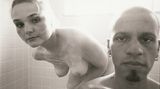 Dieses Foto eines Paares unter der Dusche entstand in den frühen 90er Jahren.