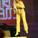 Dieser Auftritt sorgte für Spott und Witze: Gottschalk wurde nach verlorener Wette 2008 wie ein  Würstchen in Senf  getaucht. "Ich weiß einfach: Wenn ich zur Begrüßung sage, dass ich eventuell am Ende in Senf versenkt werde, bleiben zwei Prozent Zuschauer dran, die sonst zur Volksmusik abwandern würden. Wenn ich ankündige, dass der Senf brennt, behalte ich die Action-Fans, die sonst bei ProSieben wären. Und wenn ich die Senf-Nummer zusammen mit einer nackten Frau machen würde, greife ich noch die halbe Zuschauerschar von RTL II mit ab. Immerhin habe ich mich auf den Senf beschränkt", so Gottschalk im "Spiegel"-Interview.