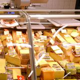 tauchen die Märkte die Käsetheke - so verführt das Angebot viel eher zum Kauf.