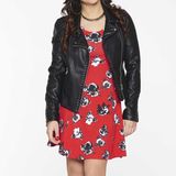 Das Küken Süße, rehäugige Teenies werden in Castingshows besonders gerne verwendet. Sie bringen eine ganz besondere Note mit rein: den naiven Typ, der im Gegensatz zu den abgezockten Veteranen noch an das Gute glaubt. Mit ihren 17 Jahren ist Viviana die Idealbesetzung für diese Rolle. Die Tochter sizilianischer Einwanderer hat so eine positive Ausstrahlung - die muss man einfach mögen.