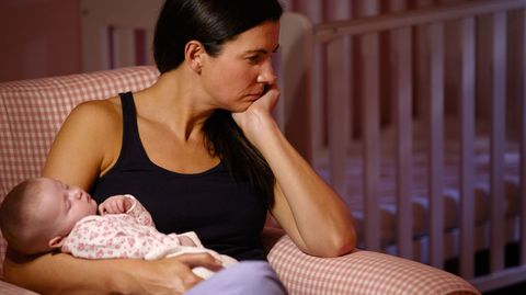 Überfordert und gestresst: Mütter muten sich viel zu viel zu. Dagegen hilft nur eins: mal alle Fünfe gerade sein lassen.