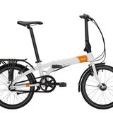 Tern Link    Der Radbauer Tern aus Taiwan bietet Race-Falträder in der Linie Verge an, aber auch die "Arbeitsbienen" der Modellreihe Link. Mit 20-Zoll-Reifen ist man auf befestigten Wegen gut unterwegs. Die Preisgestaltung entspricht in etwa dem Preisniveau beim Marktführer Dahon. Mit einfacher Schaltung geht es bei 500 Euro los, mit besseren Komponenten sind es dann 750 Euro. Die Räder von Tern punkten mit einem raffinierten Faltsystem, das trotz der 20-Zoll-Räder ein kompaktes Packmaß ermöglicht.