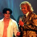 Mit Hollywood-Sternchen und Showgrößen kann Gottschalk umgehen und hat entsprechende Kontakte, so dass auch ein Weltstar wie Michael Jackson 1995 in der ZDF-Show "Wetten, dass...?" auftrat.