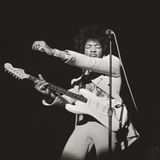 Auch sein Stern ging 1967 in Monterey auf: Mit seinem Auftritt, bei dem er die Gitarre in Flammen aufgehen ließ, wurde Jimi Hendrix 1967 in den USA zum gefeierten Rockstar. Linda McCartney fing seine Energie bei einem Konzert in New York ein.