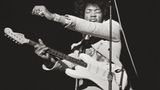 Auch sein Stern ging 1967 in Monterey auf: Mit seinem Auftritt, bei dem er die Gitarre in Flammen aufgehen ließ, wurde Jimi Hendrix 1967 in den USA zum gefeierten Rockstar. Linda McCartney fing seine Energie bei einem Konzert in New York ein.