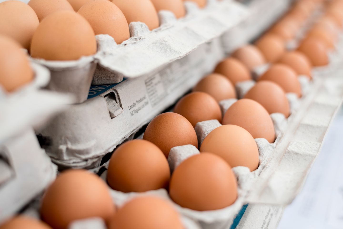 Eier im Supermarkt kaputt machen