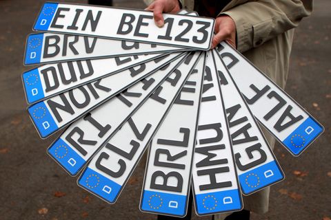 Rechte Aktivisten missbrauchen die Wunschkennzeichen, um  ihre Gesinnung zu demonstrieren.