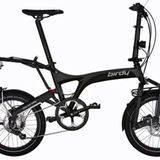 Riese & Müller Faltrad Birdy   Der Edelhersteller Riese & Müller hat das Birdy an Vorder- und Hinterrad gefedert. Das hört sich bequem an, aber vor allem anderen ist dieses Mini-Rad eine Fahrmaschine, die durch besondere Agilität überzeugt. Ein Gepäckträger ist bei den Sportvarianten des Birdy nicht mehr vorgesehen. Die Preise liegen je nach Ausstattung zwischen 1500 und 3600 Euro.