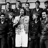 In Weste und kurzer Hose moderierte Thomas Gottschalk die ZDF-Unterhaltungsshow "Na sowas". Kuriose Stunts kamen auch dort vor: 1984 demonstrierten einige Fallschirmspringer der 1. Luftlandedivision in Bruchsal einen Stunt auf dem Fahrrad für die Show.