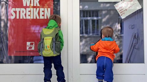 Bundesweit werden die Kitas bestreikt. Einige Tagesstätten bieten eine Notbetreuung an.