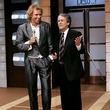 Ein historischer Augenblick: "Wetten, dass ..?"-Gründer und Moderator Frank Elsner übergab die Show an Thomas Gottschalk. 20,84 Millionen Zuschauer schalteten ein bei Gottschalks erster Sendung am 26. September 1987 - die Traumquote von damals hat sich bis zum Ende der Show im Dezember 2014 mehr als halbiert