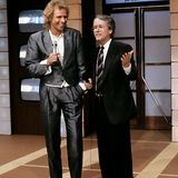 Ein historischer Augenblick: "Wetten, dass ..?"-Gründer und Moderator Frank Elsner übergab die Show an Thomas Gottschalk. 20,84 Millionen Zuschauer schalteten ein bei Gottschalks erster Sendung am 26. September 1987 - die Traumquote von damals hat sich bis zum Ende der Show im Dezember 2014 mehr als halbiert.