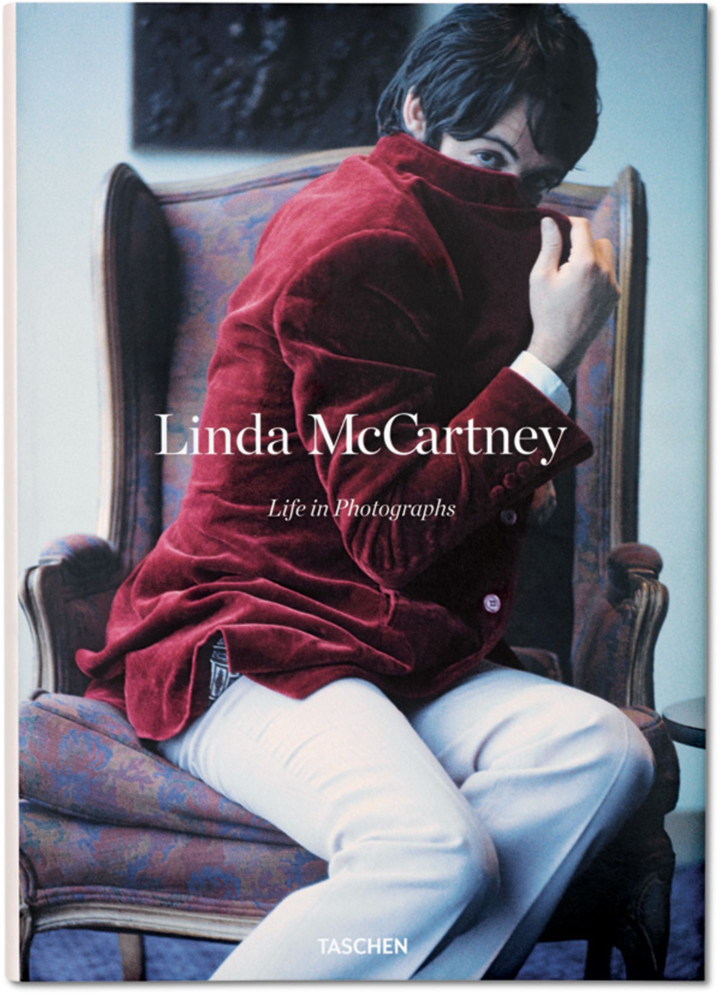 Der Bildband "Linda McCartney. Life in Photographs" ist im TASCHEN Verlag erschienen. Er umfasst 280 Seiten und kostet 29,99 Euro