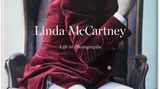 Der Bildband "Linda McCartney. Life in Photographs" ist im TASCHEN Verlag erschienen. Er umfasst 280 Seiten und kostet 29,99 Euro