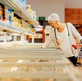 Auf die richtige Temperatur kommt es an: Optimal sind 19 bis 20 Grad. Ist es zu kalt, beispielsweise durch offene Tiefkühltruhen, flüchten die Kunden. Ist es zu warm, fühlen sie sich unwohl und kaufen weniger.