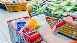 Und noch mal Einkaufswagen: Sie haben kein Kleingeld dabei oder wollen nur kurz vor Ladenschluss in den Markt hetzen, um ein paar Kleinigkeiten einzukaufen? Dafür reicht der Jutebeutel, den Sie mitgebracht haben. Da stopfen Sie fix alles rein.  Besser nicht, denn auch damit setzen Sie sich des Vorwurfs des Diebstahls aus, da für den Supermarkt unklar ist, welche Produkte sich schon vor dem Betreten des Marktes im Beutel befunden haben - und ob Sie die anderen Waren wirklich bezahlen. Mit Einkaufswagen spart man sich Ärger an der Kasse.