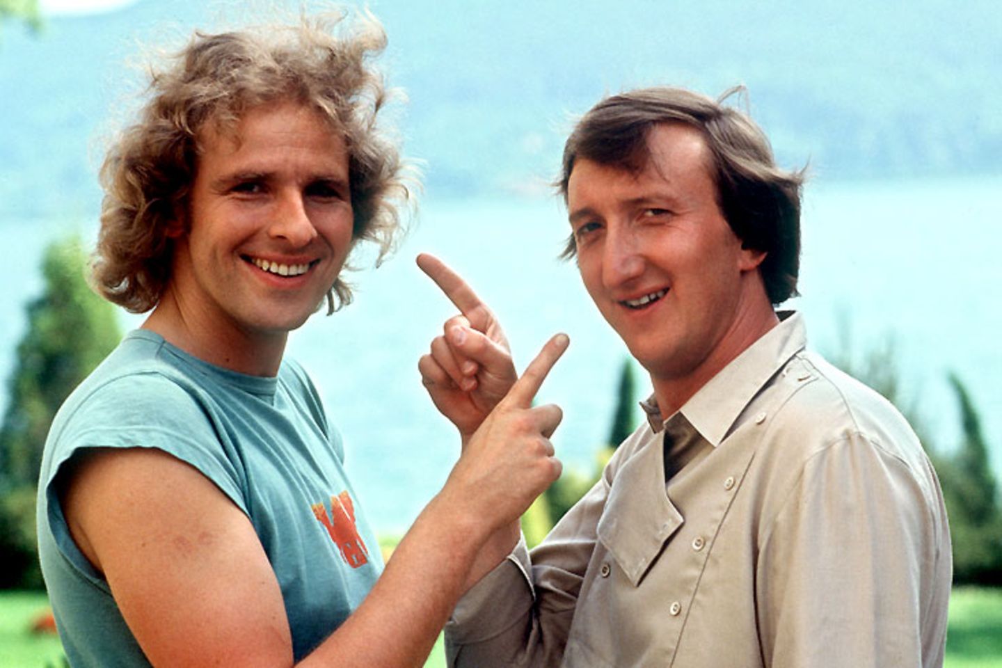 Für jeden Unsinn zu haben: 1983 drehte Gottschalk gemeinsam mit dem Komödianten Mike Krüger den Kinofilm "Die Supernasen", eine Liebeskomödie um einen notorisch klammen Studenten, der von seiner Freundin verlassen wurde. Sowohl Vorgängerfilm "Piratensender Powerplay" als auch Nachfolger "Zwei Nasen tanken Super" sorgten für ordentlich Umsatz an der Kinokasse