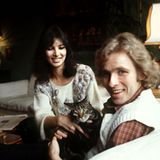 Keine Affären, keine Sexskandale: Auch wenn er mit den weiblichen Gästen auf der "Wetten, dass ..?"-Couch gerne flirtet, und man sich dabei fremdschämt - als Womanizer war Thomas Gottschalk nicht bekannt. Mit Frau Thea war er seit 1976 verheiratet. Im März 2019 wurde die Trennung des Paares bekannt