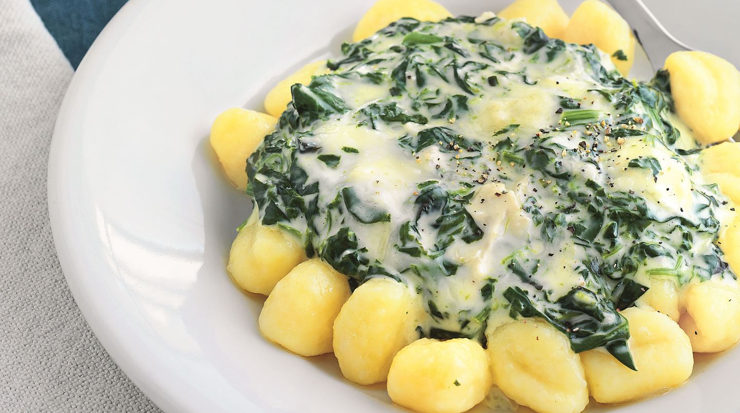 Mächtiger Pasta-Teller: dampfende Gnocchi mit einer Spinat-Gorgonzola-Sauce