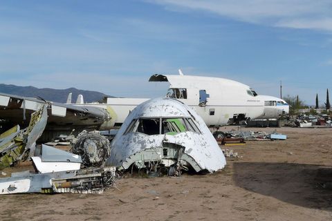 Flugzeuge auf der Wüsten-Schlachtbank