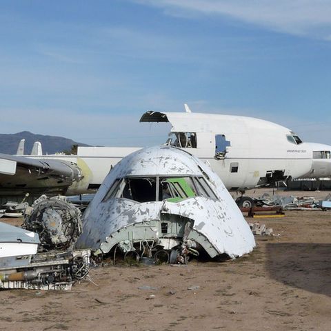 Flugzeuge auf der Wüsten-Schlachtbank