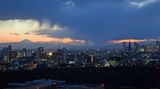 Blick auf die Skyline mit Berg Fuji im Aman Tokio