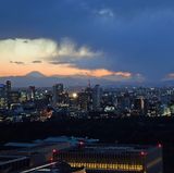 Blick auf die Skyline mit Berg Fuji im Aman Tokio