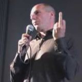 Möglicherweise war es diese Sendung, die für Jauch den Ausschlag gab, aufzuhören: Am 15. März war Janis Varoufakis zugeschaltet. Jauch wollte ihn nach allen Regeln der Kunst vorführen - und offenbarte nur seine ungenügende Qualifikation für diese Sendung. Ohne den Kontext zu nennen, konfrontierte Jauch den griechischen Finanzminister mit einer zwei Jahre alten Videosequenz, in der Varoufakis den Deutschen scheinbar den Mittelfinger zeigt. Varoufakis versichert, die Geste nie gemacht zu haben und bezeichnet das Video als "doctored". Gefälscht. Und mitten in der Schuldenkrise sprach das halbe Land nur über ein Thema: den Mittelfinger.   Vollendes ad absurdum geführt wurde die Diskussion, als Jan Böhmermann behauptete, das Mittelfinger-Video gefälscht zu haben, und eine wiederum gefälschte Dokumentation veröffentlicht, in der gezeigt wird, wie Böhmermann und sein Team angeblich den Mittelfinger in das Varoufakis-Video montieren.  Auch wenn das ZDF schließlich Böhmermanns Video als Satire zu erkennen gab: Jauchs unsauberes journalistisches Vorgehen, vor allem das Zitieren ohne Kontextnennung blieben hängen - und beschädigten die ohnehin schon angekratzte Reputation des Moderators.