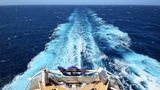 Noch bevor das Schiff nach einem Seetag am nächsten Morgen im Hafen von Civitavecchia festmacht und ich von Bord gehe, merke ich, was auf diesem Schiff so anders ist. Vor lauter Programm, Action und pausenlosem Entertainment kommt eines viel zu kurz: das Meer. Bei einer Kreuzfahrt mit der "Allure of the Seas" sind nicht die Häfen und die See, sondern das Schiff das eigentliche Ziel der Reise.