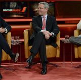 Muss man die Piraten als politische Kraft ernst nehmen? Der Auftritt des damaligen Geschäftsführers der Partei, Johannes Ponader, gab eine klare Antwort: Er kam am 6. Mai 2012 barfuß in Jesus-Latschen und tippte während der Sendung auf seinem Handy herum. Daneben wirkten Dampfplauderer wie Christian Lindner (FDP) und Norbert Röttgen (CDU) plötzlich gar nicht mehr so schlimm.