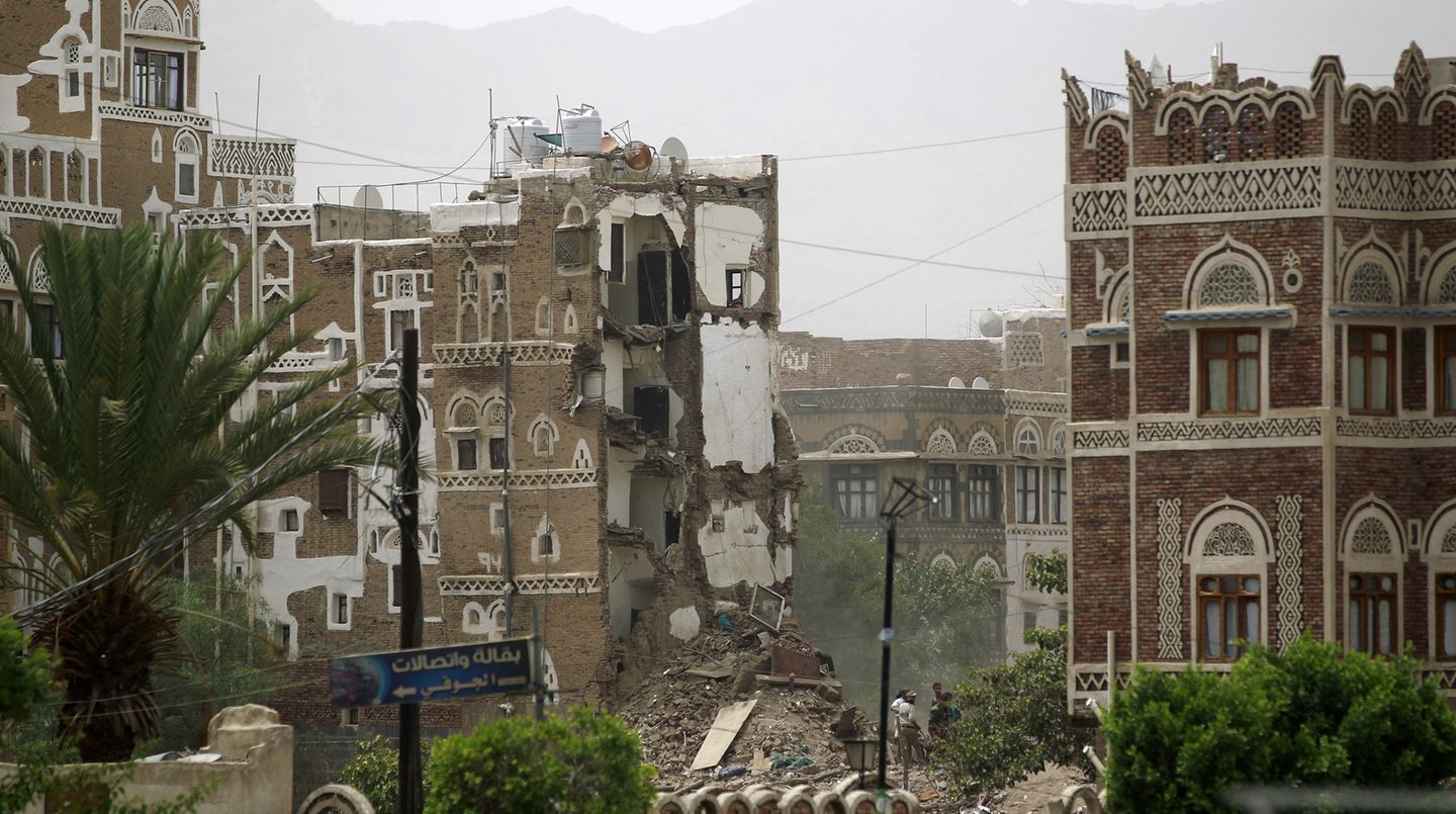 Bei Luftangriffen auf historische Gebäude in Jemens Hauptstadt Sanaa sind nach Berichten von Augenzeugen mindestens sieben Zivilisten getötet worden