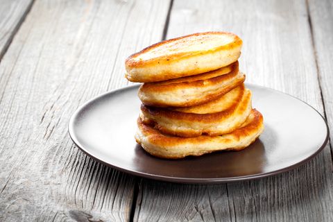 Gesunde Pfannkuchen mit nur drei Zutaten: Eier, Kokosmehl und Bananen