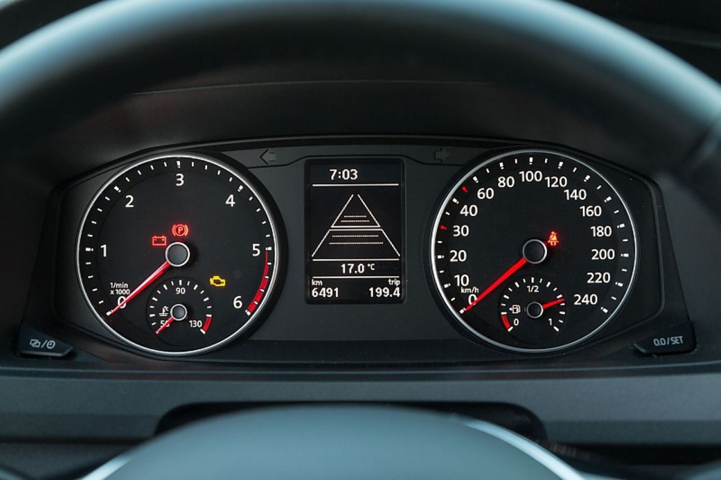 Der Volkswagen T6 hat modernere Assistentenzsysteme - darunter auch einen adaptiven Tempomaten