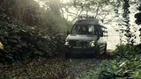 Auch Mercedes Sprinter wühlen sich durch den Schlamm