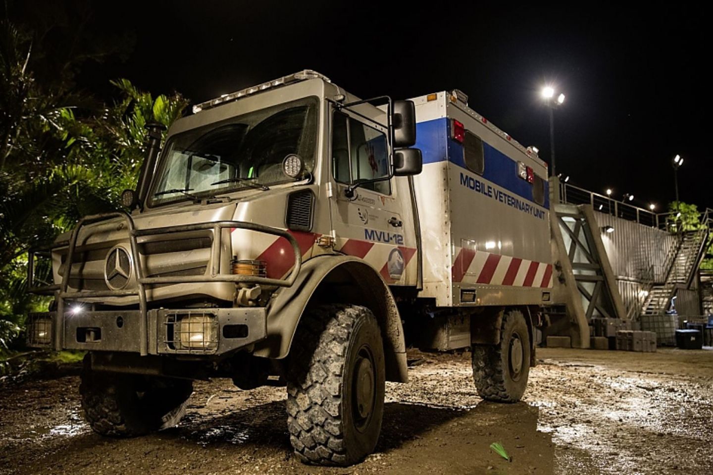 Ein Mercedes Unimog spielt ebenfalls eine Hauptrolle