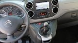 Der Schalthebel im Citroen Berlingo sitzt hoch am Armaturenbrett
