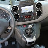 Der Schalthebel im Citroen Berlingo sitzt hoch am Armaturenbrett