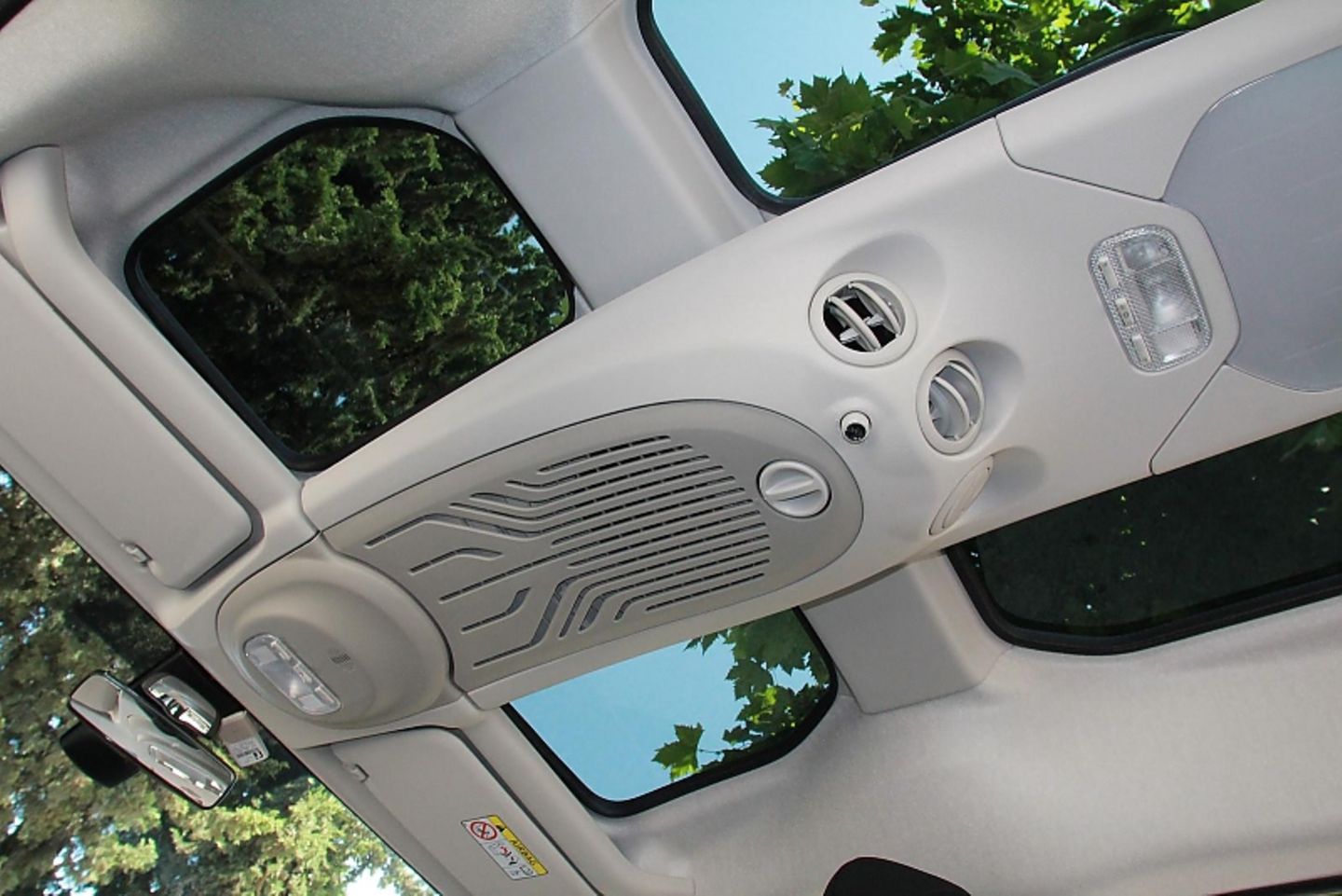 Der Citroen Berlingo hat Ablagefächer von insgesamt 170 Liter Stauraum